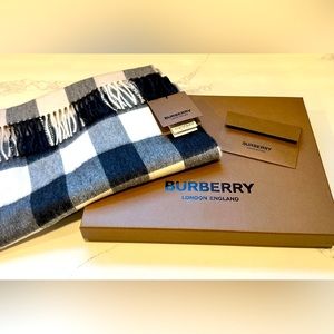 Beautiful Burberry Mega Check Cashmere Scarf in Stone Brand new in box